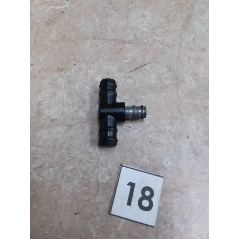 Suzuki GS550-E Carburetor Middle Hose Joint Tube #18 1977 1978 1979 UO AP-422