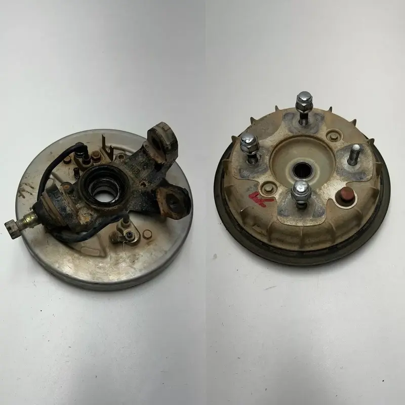 2005 05 Honda Rincon TRX 650 FA Trx650 OEM Front Right Hub Spindle Brake Plate